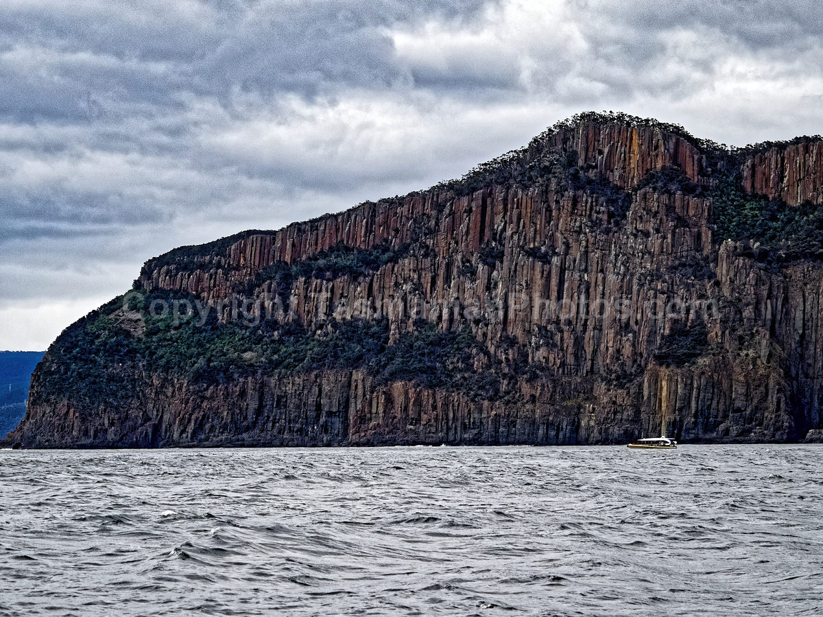 Cliffs and rock formations of Bruny Island in Southern Tasmania. (martin chambers: tasmanianphotos.com) (07/11/16) : Bruny-Island-Cliffs-Tasmania_20161107-205822
