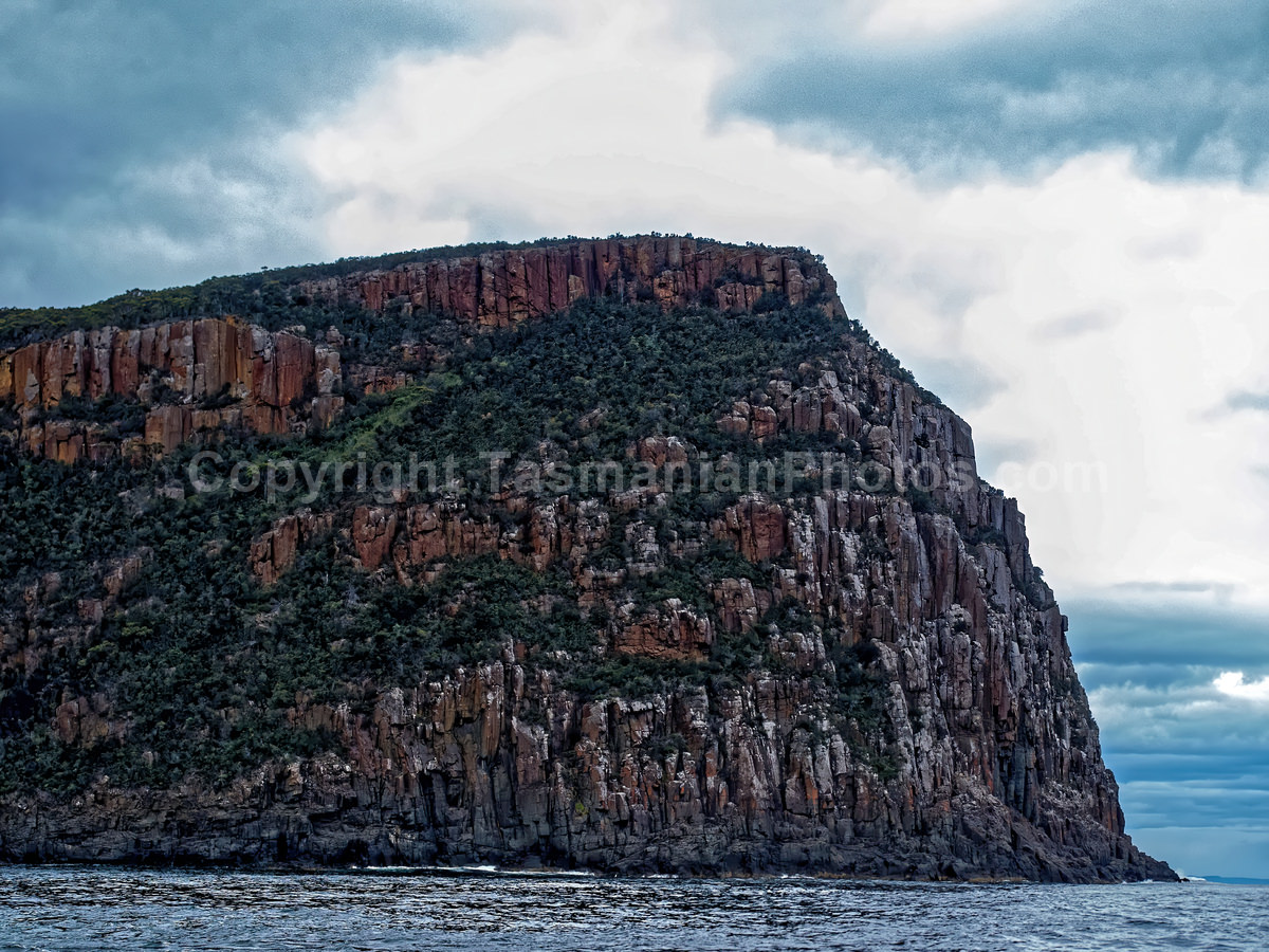 Cliffs and rock formations of Bruny Island in Southern Tasmania. (martin chambers: tasmanianphotos.com) (07/11/16) : Bruny-Island-Cliffs-Tasmania_20161107-205825