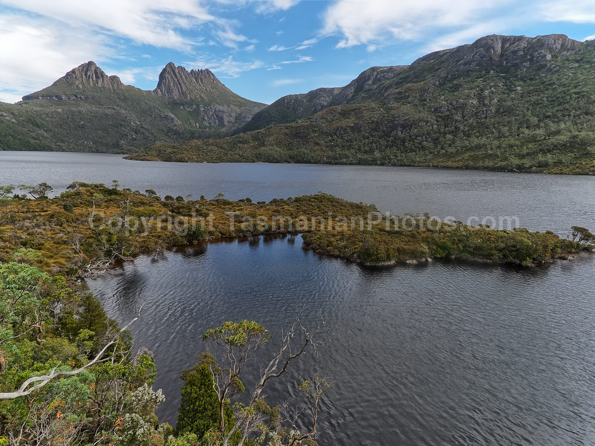 View of Cradle Mountain from Dove Lake. Cradle Mountain Lake St Clair National Park. (martin chambers: tasmanianphotos.com) (21/02/21) : Cradle-Mountain-Lake-St-Clair-National-Park-Tasmania_20210221-174324