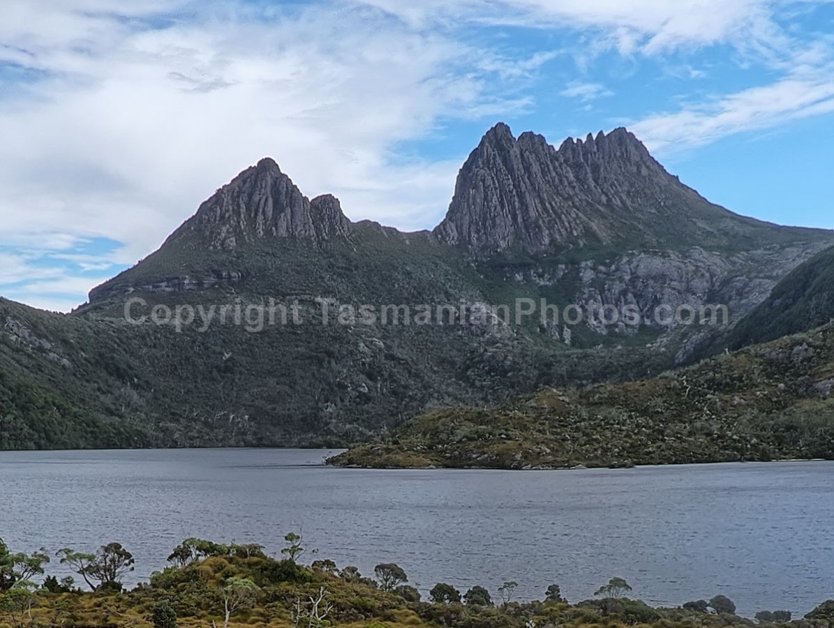 View of Cradle Mountain from Dove Lake. Cradle Mountain Lake St Clair National Park. (martin chambers: tasmanianphotos.com) (21/02/21) : Cradle-Mountain-Lake-St-Clair-National-Park-Tasmania_20210221-174327