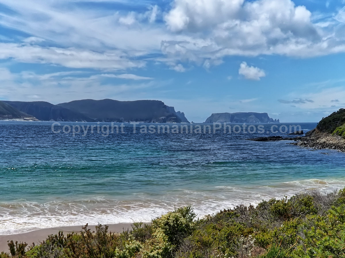 View from Crescent Bay to Tasman Island. Tasman National Park in Tasmania. (martin chambers: tasmanianphotos.com) (05/01/21) : Crescent-Bay-Tasman-Island-Tasmania_20210105-074149