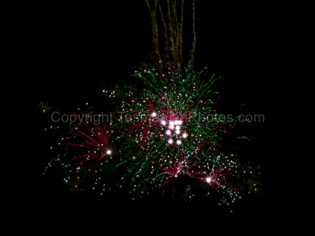 Fireworks over Primrose Sands, Tasmania. (martin chambers: tasmanianphotos.com) (28/05/22) : Fireworks-Tasmania_20220528-200752