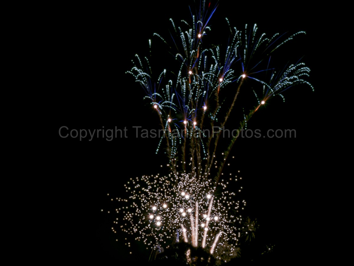 Fireworks over Primrose Sands, Tasmania. (martin chambers: tasmanianphotos.com) (28/05/22) : Fireworks-Tasmania_20220528-200842