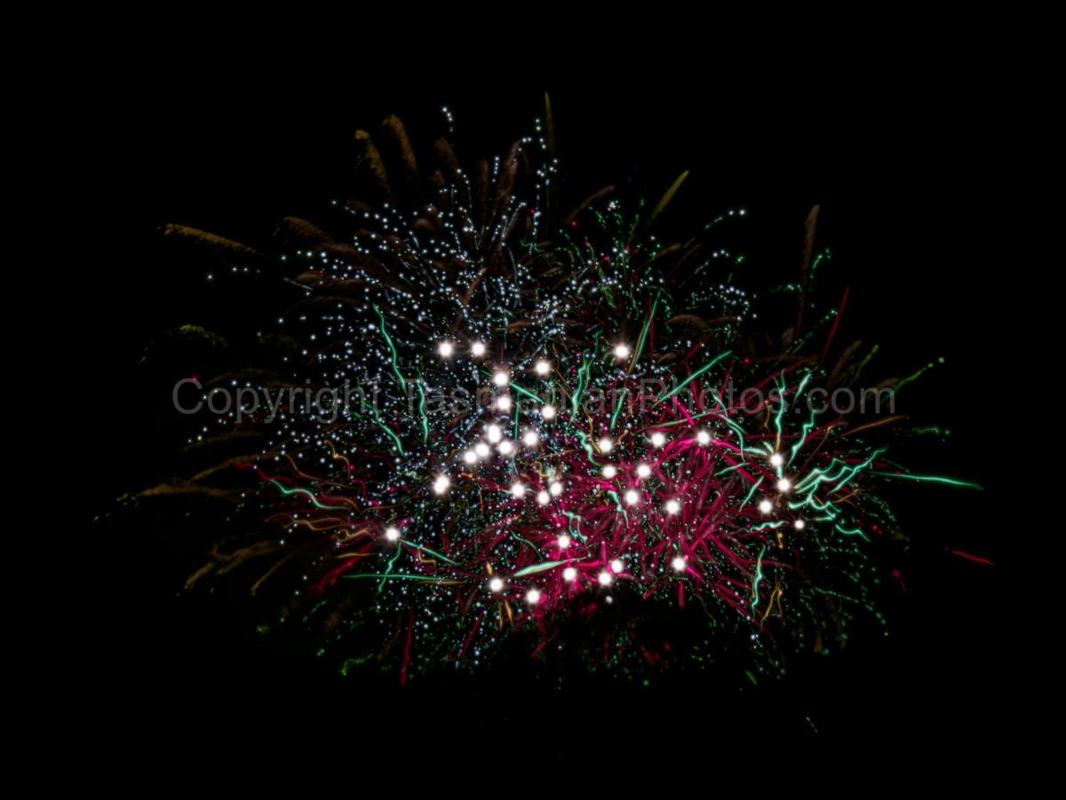 Fireworks over Primrose Sands, Tasmania. (martin chambers: tasmanianphotos.com) (28/05/22) : Fireworks-Tasmania_20220528-201045