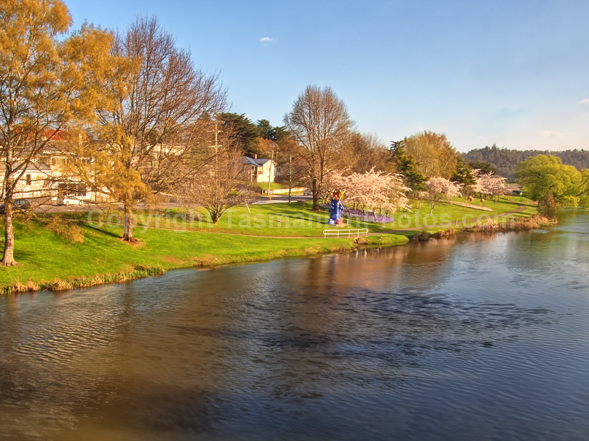 The Meander River, Deloraine, in the Central North of Tasmania. (martin chambers: tasmanianphotos.com) (02/10/20) : Meander-River-Deloraine-Tasmania_20201002-085732
