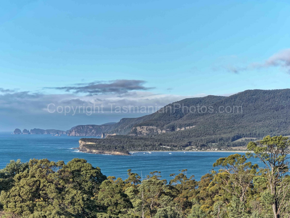 Pirates Bay from the lookout at EagleHawk Neck, Tasmania.  (martin chambers: tasmanianphotos.com) (13/06/22) : Pirates-Bay-Eaglehawk-Neck-Tasmania_20220613-001941
