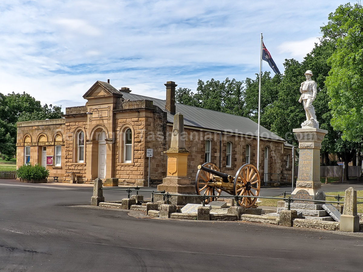 Ross Town Hall and the Ross War Memorial. (martin chambers: tasmanianphotos.com) (22/01/21) : Ross-Town-Hall-War-Memorial-Ross-Tasmania_20210122-145118