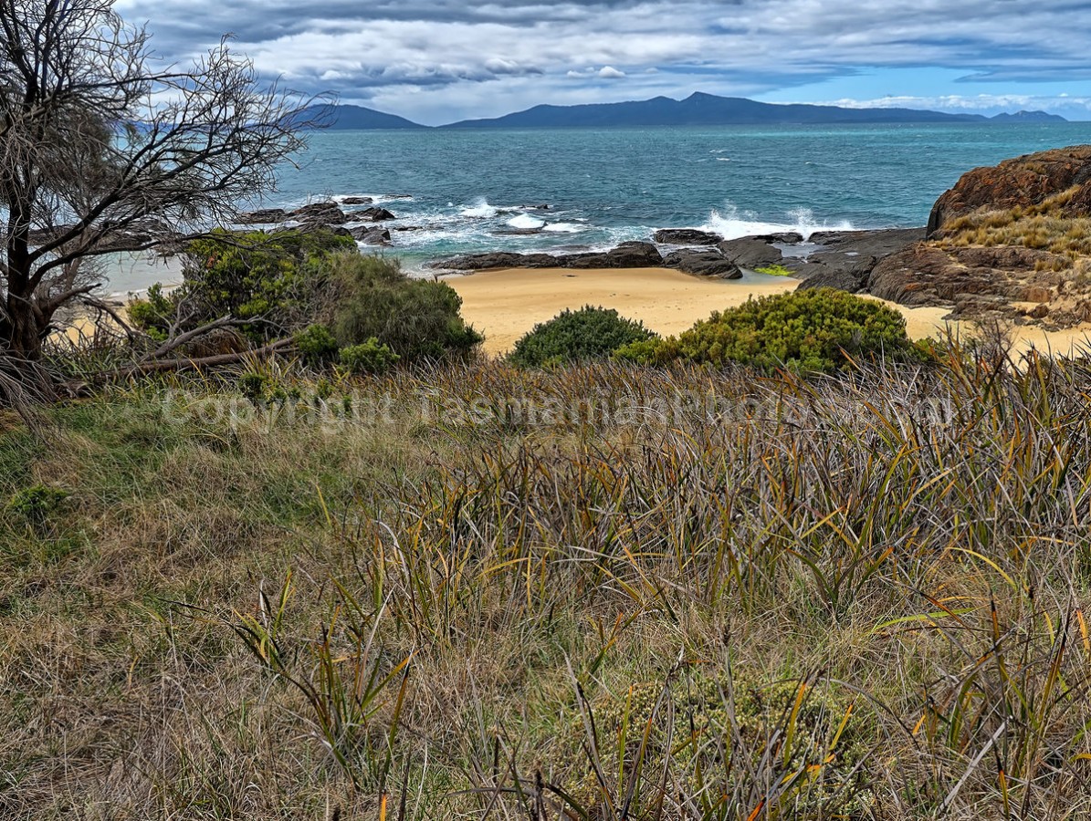 Spikey Beach looking towards Maria Island.  (martin chambers: tasmanianphotos.com) (09/10/19) : Spikey-Beach-Tasmania_20191009-203835