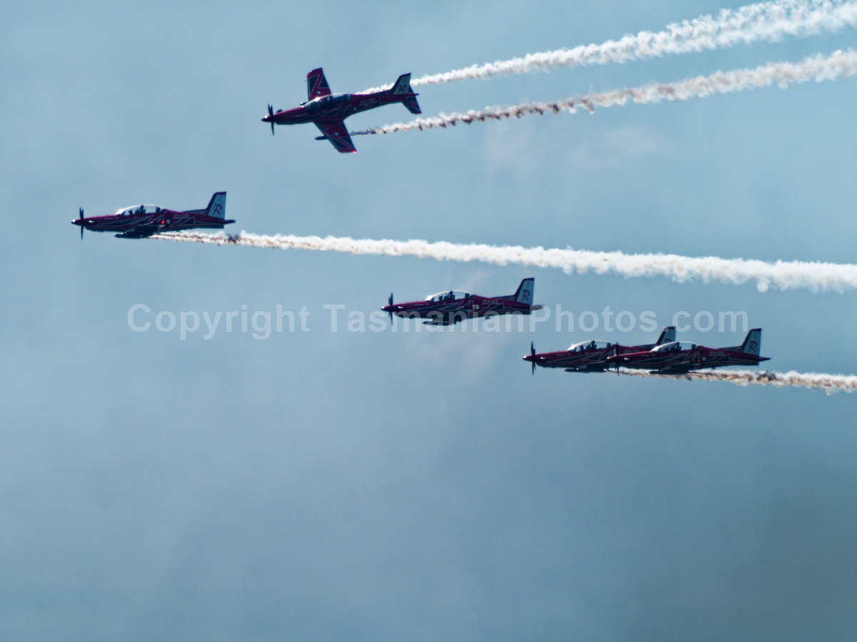 The Roulettes flying over Hobart for the Royal Regatta. (martin chambers: tasmanianphotos.com) (06/02/21) : The-Roulettes-Hobart-Regatta-Tasmania_20210206-192737