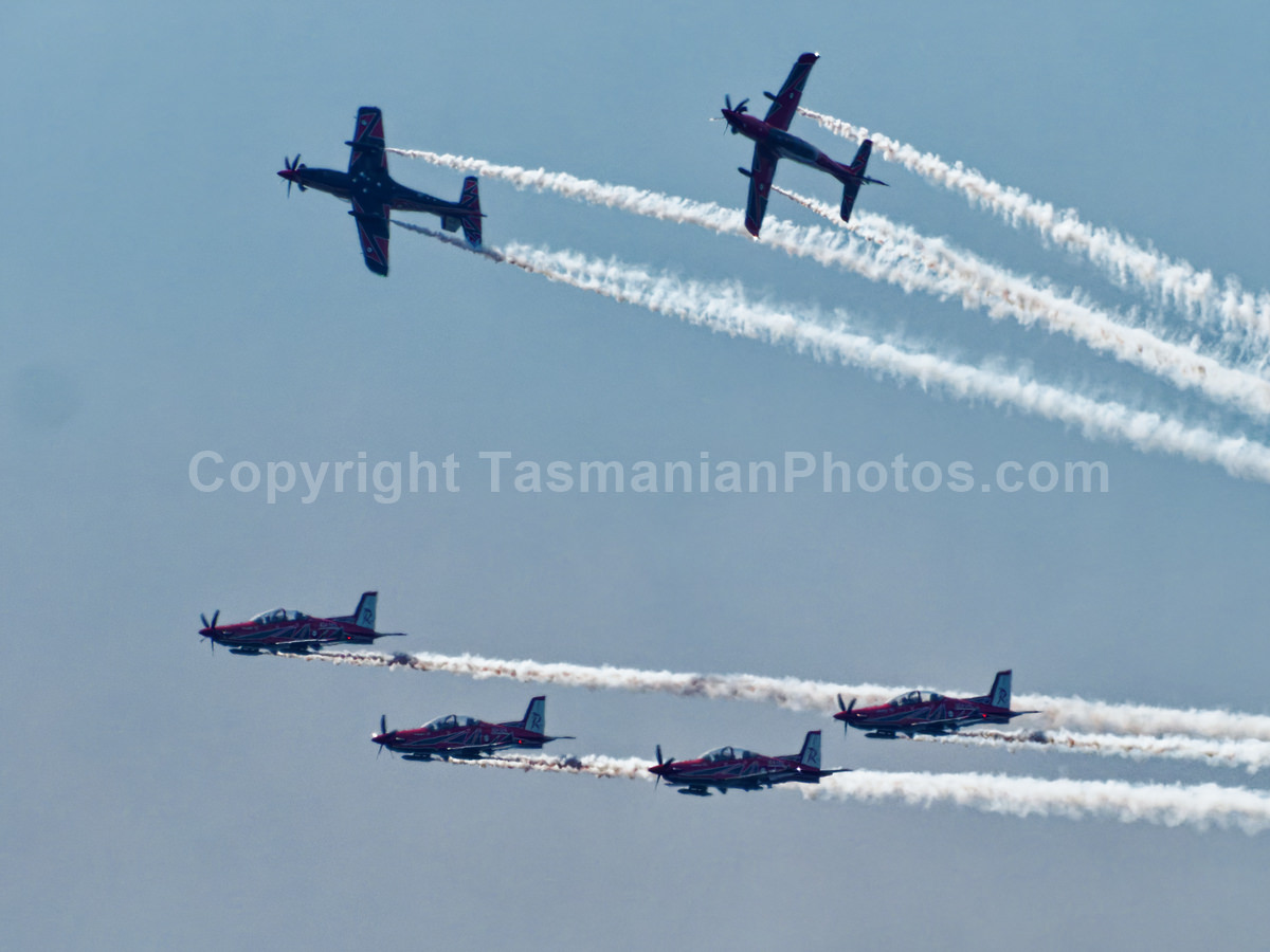 The Roulettes flying over Hobart for the Royal Regatta. (martin chambers: tasmanianphotos.com) (06/02/21) : The-Roulettes-Hobart-Regatta-Tasmania_20210206-192750