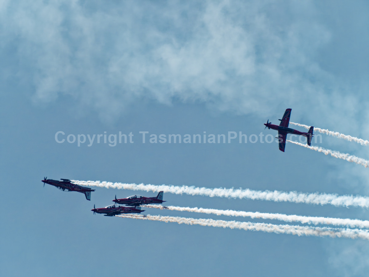 The Roulettes flying over Hobart for the Royal Regatta. (martin chambers: tasmanianphotos.com) (06/02/21) : The-Roulettes-Hobart-Regatta-Tasmania_20210206-192838