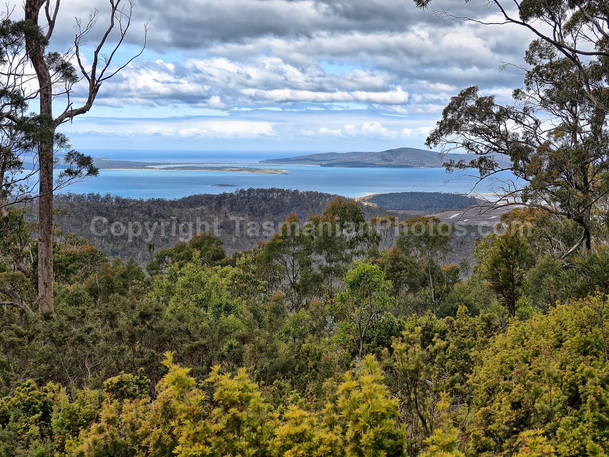 View from Three Thumbs Lookout (Orford) on the East Coast of Tasmania.  (martin chambers: tasmanianphotos.com) (09/10/19) : Three-Thumbs-Lookout-Tasmania_20191009-203755